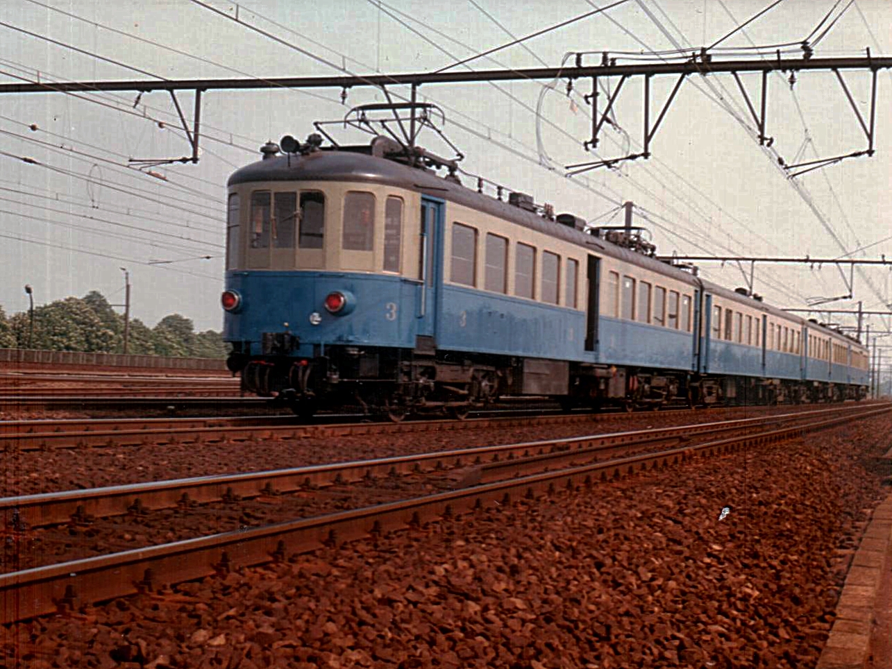 Automotrice 1935 lors d’un voyage spécial pour les cent-cinquante ans du rail en Belgique