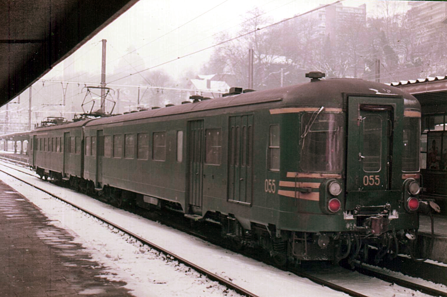 AM 055 en gare de Liège-Guillemins en 1985