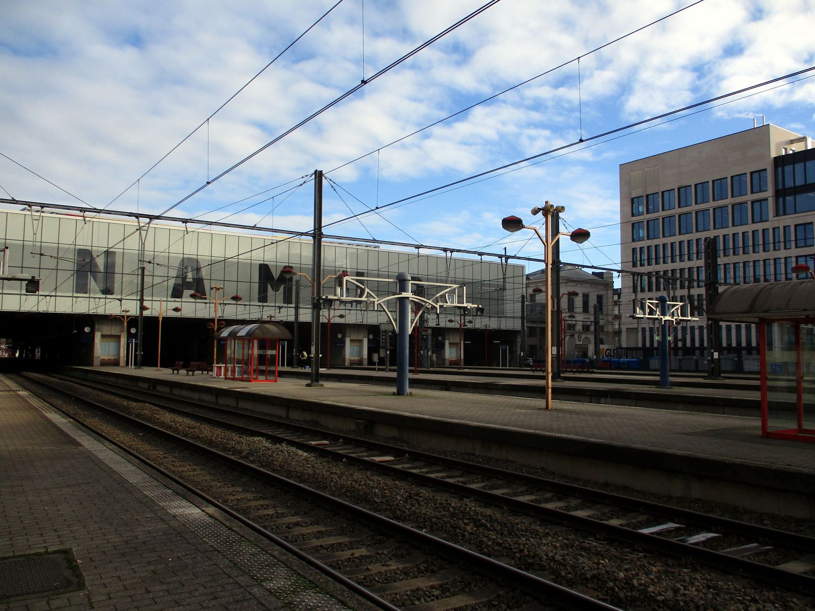 Les quais de la gare de Namur en janvier 2025