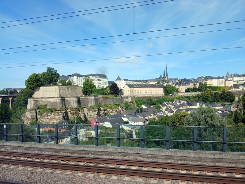 Luxembourg vue sur la ville depuis le train